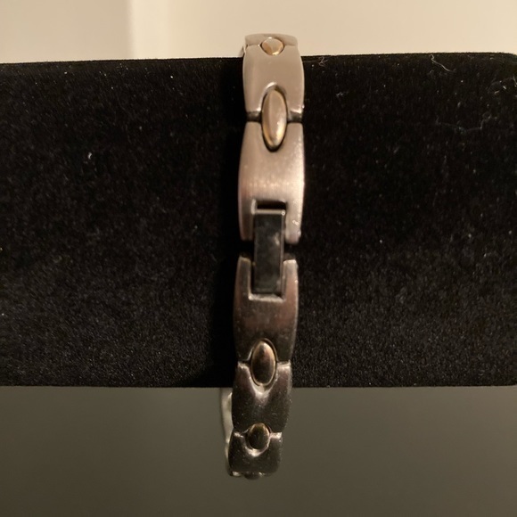 Golden chain bracelet. Secure clasp - Picture 1 of 2